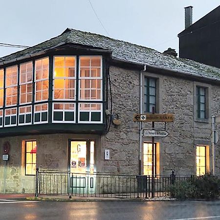 Piso Centrico Amplio, Luminoso, En Casa De Piedra Apartman Guitiriz Kültér fotó