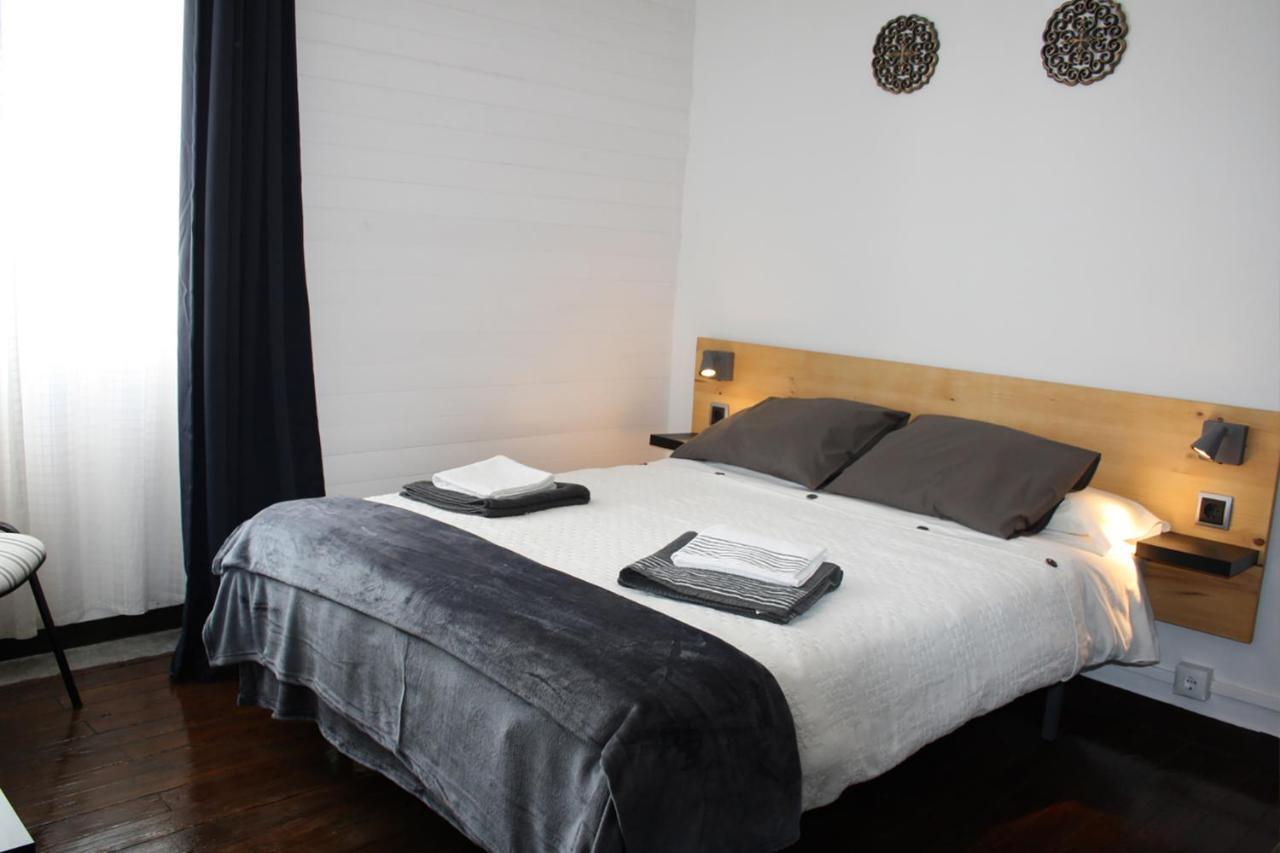 Piso Centrico Amplio, Luminoso, En Casa De Piedra Apartman Guitiriz Kültér fotó