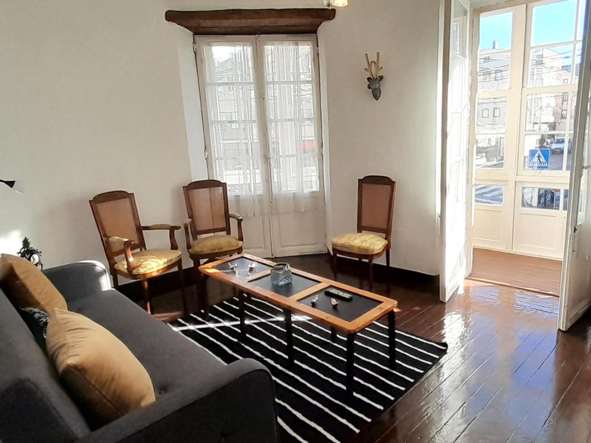 Piso Centrico Amplio, Luminoso, En Casa De Piedra Apartman Guitiriz Kültér fotó